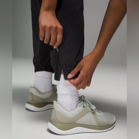 NWT LULULEMON CONVERTIBLE HIGH-RISE HIKING JOGGER FULL LENGTH - Picture 5 of 10